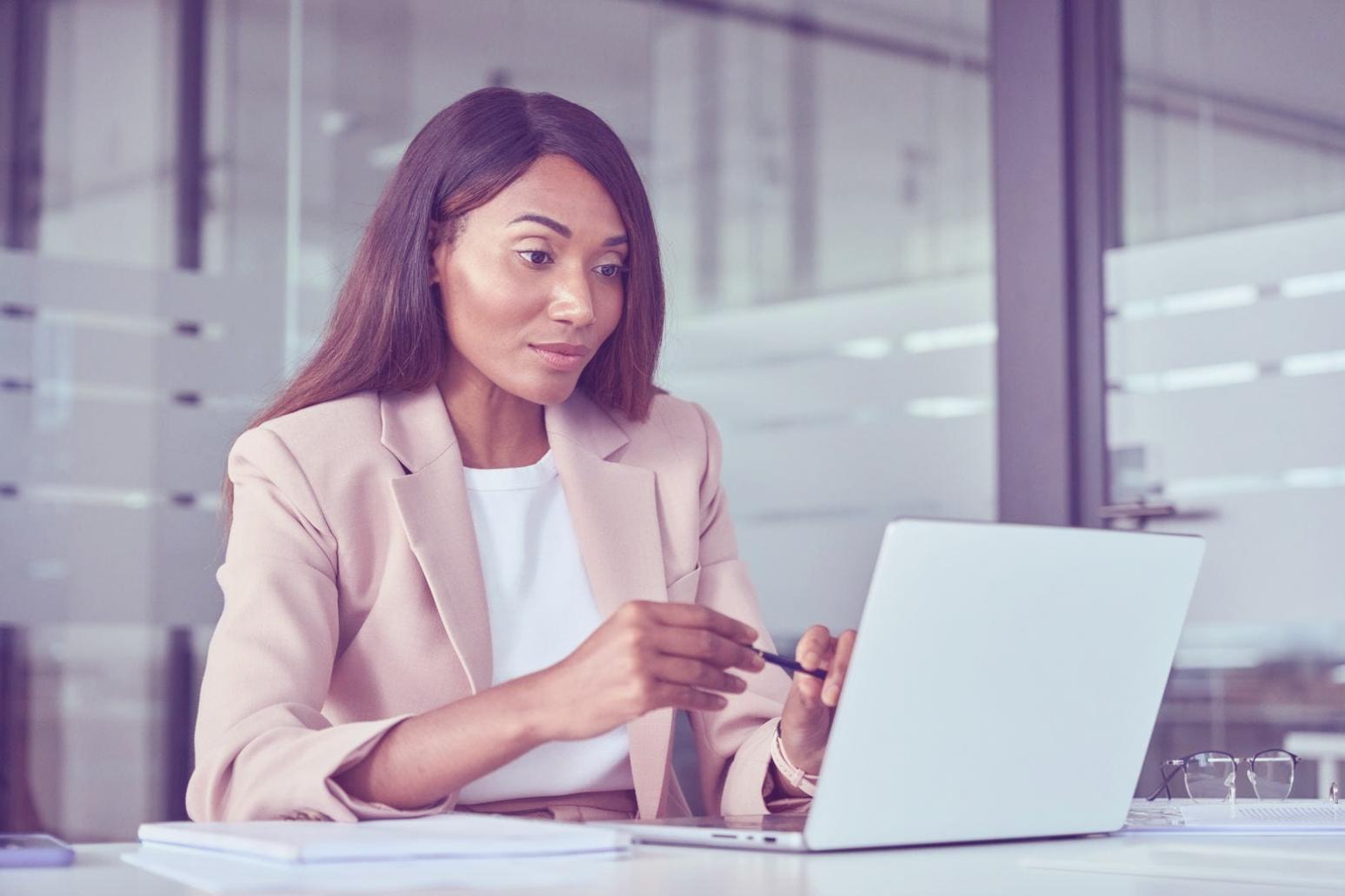 Workshop session with participants working on SEO analysis